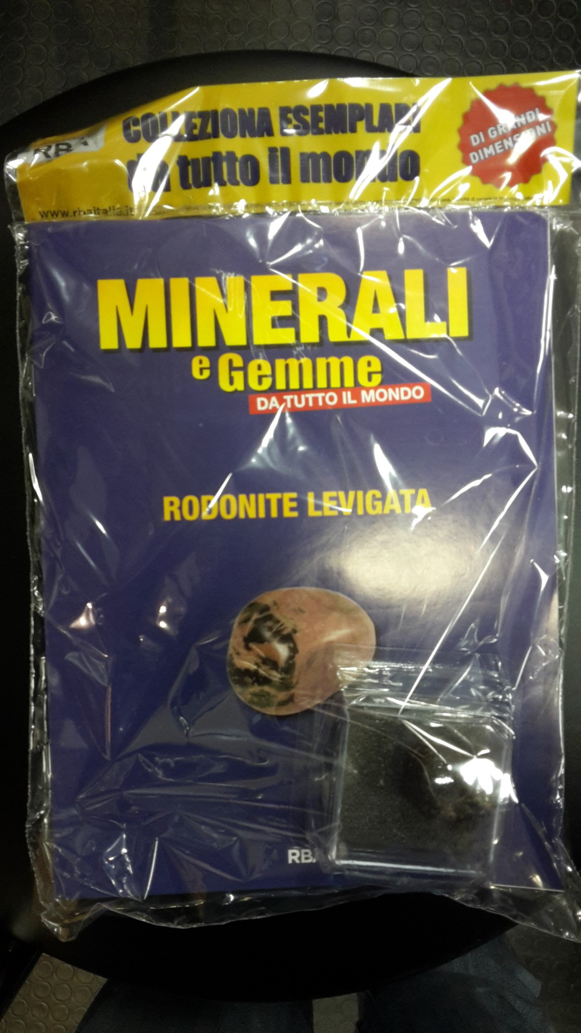 MINERALI E GEMME DA TUTTO IL MONDO. USCITA N. 9. RODONITE LEVIGATA