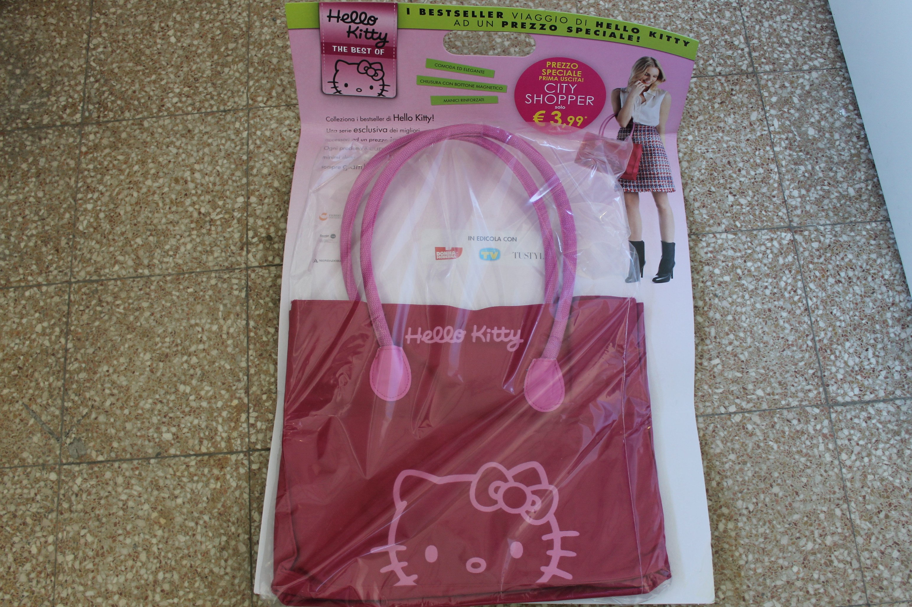HELLO KITTY, CITY SHOPPER PRIMA USCITA, I BESTSELLER VIAGGIO DI HELLO KITTY
