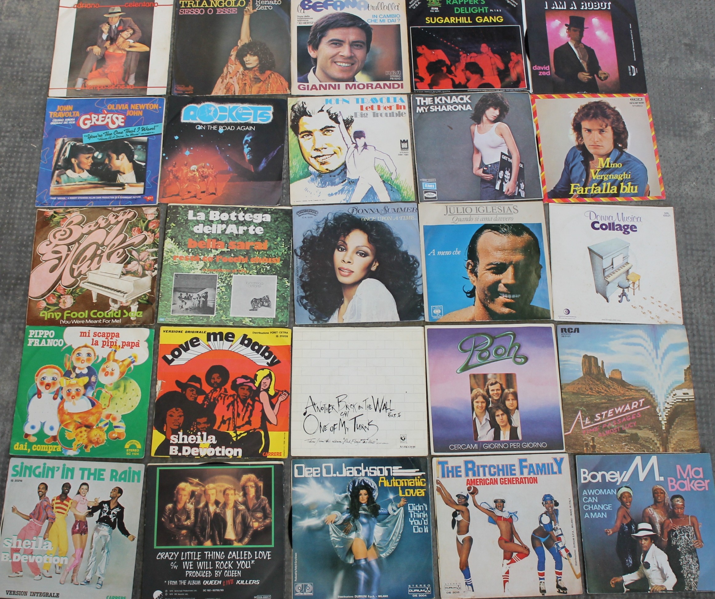 25 VINILE 45 giri. Lotto Stock 25 45 giri. Anni 70/80/90.Titoli nella foto