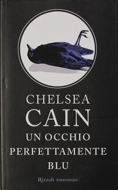 Un occhio perfettamente blu