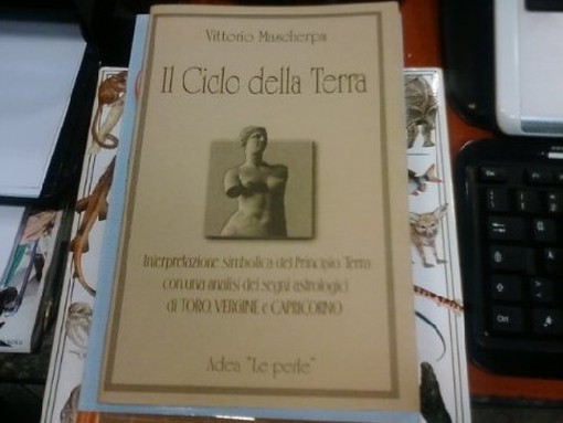 Il Ciclo Della Terra. Interpretazione Simbolica Del Principio Terra Con Un'Analisi Dei Segni Astrologici Di Toro, Vergine E Capricorno Vittorio Mascherpa Adea 