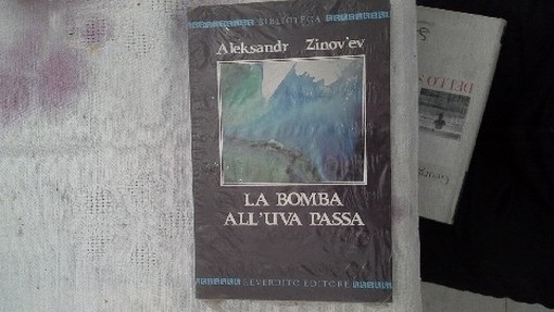 La Bomba All'Uva Passa Aleksandr Zinov'Ev Reverdito Editore