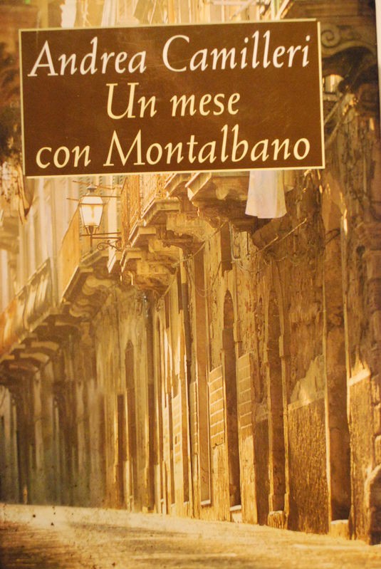 Un mese con Montalbano,Andrea Camilleri,Mondolibri