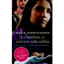 BAMBINA CHE SCRIVEVA SULLA SABBIA (